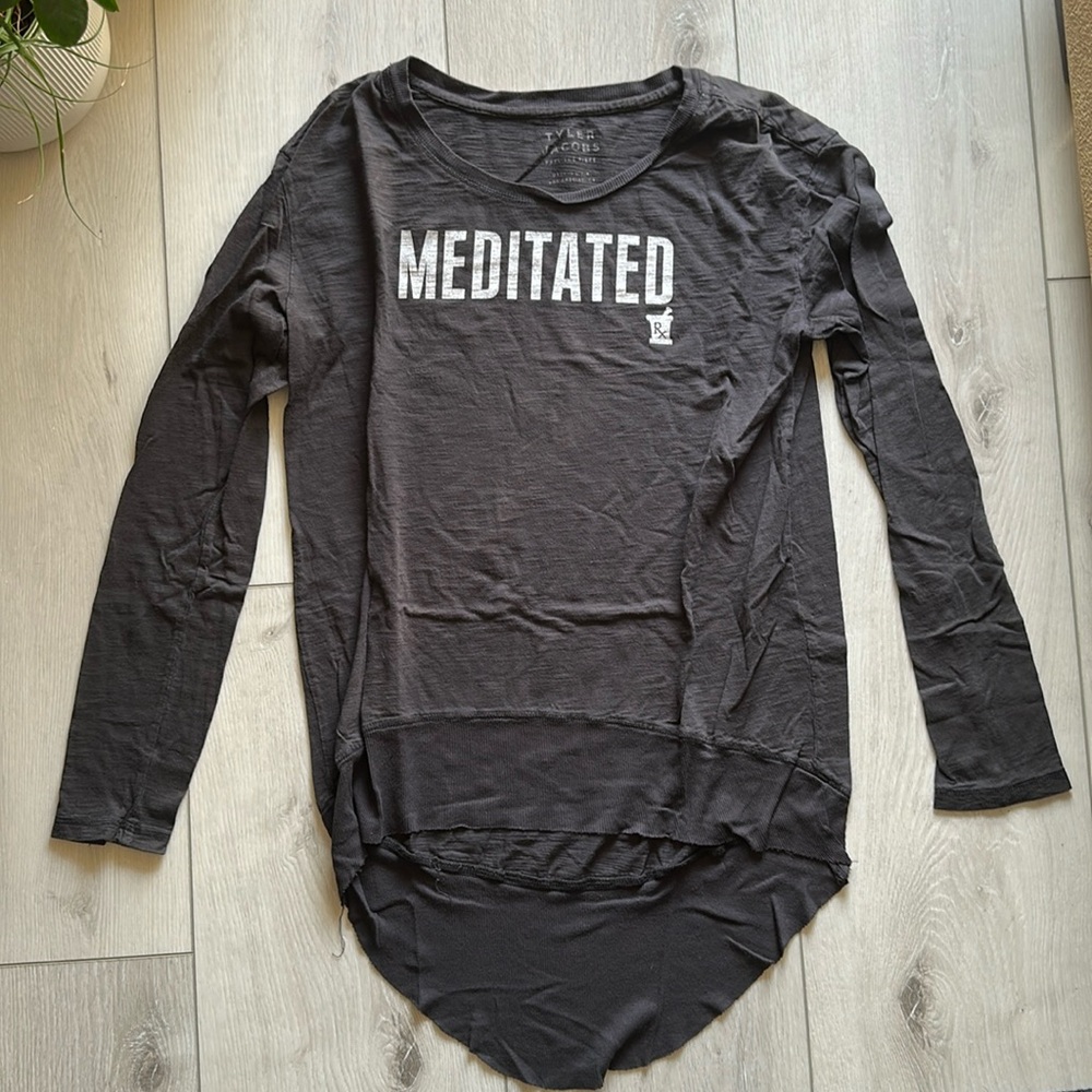 Tyler Jacobs / Feel the Piece “Meditated” hi-lo long sleeve top // Size Small